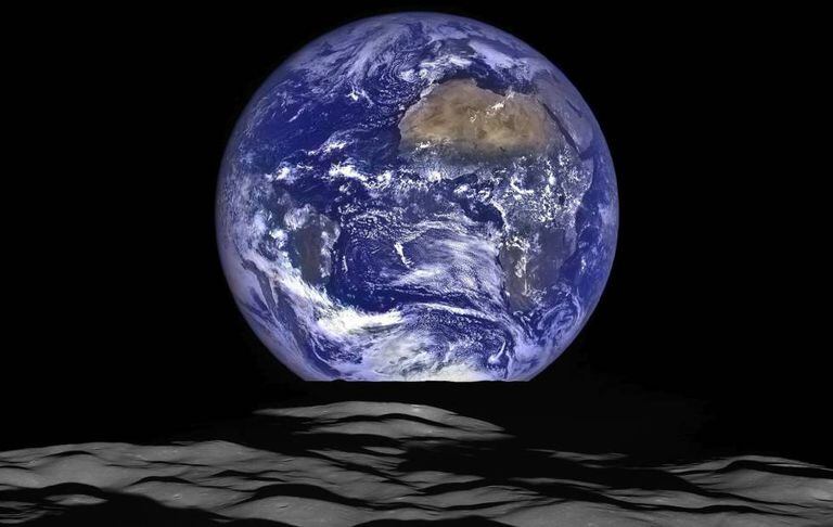 Foto divulgada no fim de semana pela NASA mostra a Terra captada a partir da Lua pela sonda LRO (L unar Reconnaissance Orbiter).