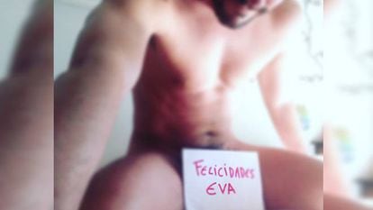 O ator espanhol Paco León mandou, por Twitter, essa foto para a humorista Eva Hache para comemorar seu milhão de seguidores. 'Frexting' com milhões de testemunhas