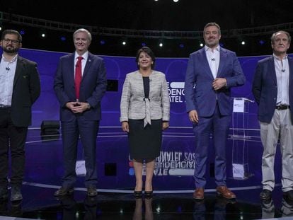 Seis dos sete candidatos à presidência do Chile participam do último debate televisivo em Santiago, em 15 de novembro.