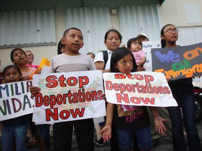Manifestação em Miami contra as deportações de imigrantes sem documentos.