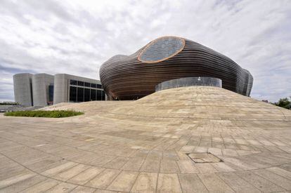 Museu futurista construído em Kangbashi.