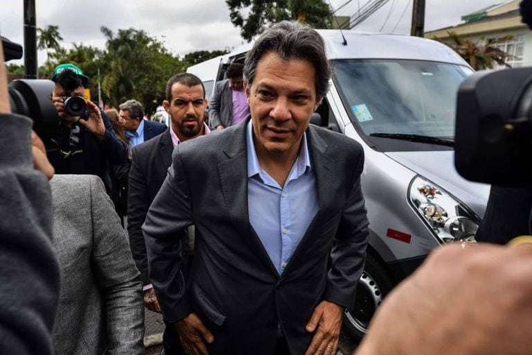 Fernando Haddad chega à Superintendência da Polícia Federal em Curitiba nesta segunda-feira.