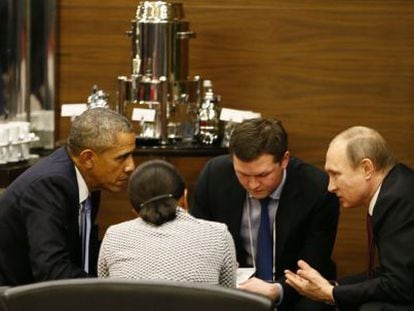 Obama (esquerda) e Putin (direita) durante reunião em Antalya (Turquia), onde se realiza a cúpula do G20 .
