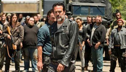 Continua sendo uma das séries favoritas do público adulto nos EUA, mas sua audiência começou a despencar temporada após temporada. Já são oito, nas quais Rick e sua turma ficam fugindo de zumbis, e ‘The Walking Dead’ esbarra em muitos momentos na chatice. Ficou no passado a magnífica primeira temporada, com Frank Darabont à frente, e só serão lembrados alguns capítulos da sexta