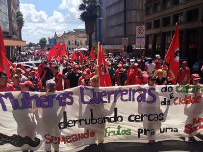 Sem-terra durante protesto no dia 12 em Porto Alegre.