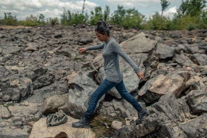 Sara Rodrigues de Lima, conhecida como uma das melhores pescadoras da Volta Grande, afirma que o Xingu está morrendo e já não consegue mais pescar para alimentar os filhos