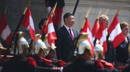 O presidente chinês, Xi Jinping, com seu homólogo peruano, Pedro Pablo Kuczynski, na visita oficial a Lima realizada em 2016