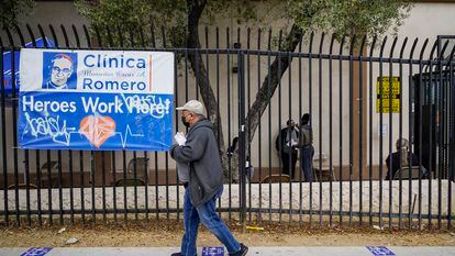 A Clínica Monseñor Oscar A. Romero, um centro de vacinação contra a covid-19 em Los Angeles, na quarta-feira, 21 de abril.