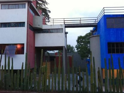 As casas de Frida e Diego em San Ángel, unidas por uma ponte.