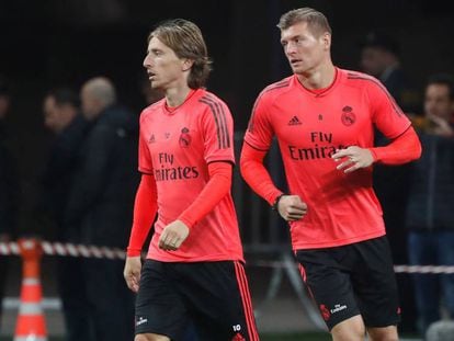 Modric e Kroos treinam antes da partida na Rússia.