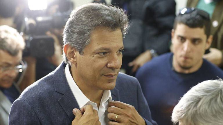 Haddad (PT) em coletiva de imprensa em Curitiba nesta segunda-feira, 8