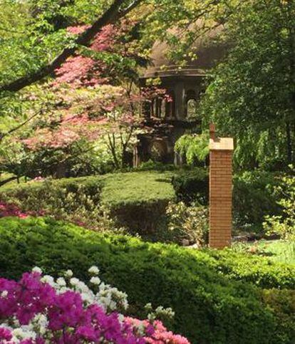 Jardins do mosteiro franciscano Terra Santa na América, em Washington (EEUU).