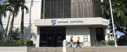 Fachada do banco nacional das Ilhas Caim?n, en George Town.
