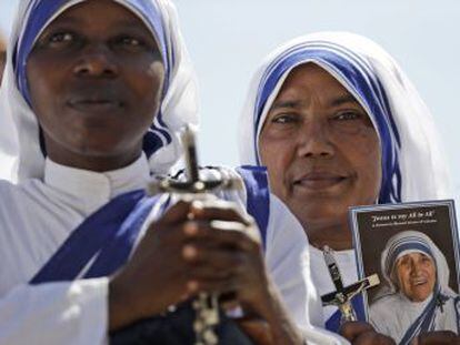 Papa declarou santa neste domingo a fundadora das Missionárias da Caridade frente a 100.000 pessoas. Religiosa recebeu o Prêmio Nobel da Paz em 1997