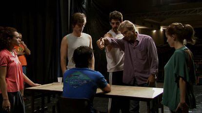 Carlos Alberto Riccelli é Telmo, um diretor de teatro.