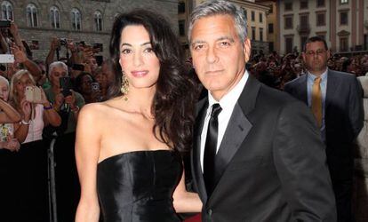 Amal Alamuddin e George Clooney, domingo em Florença.