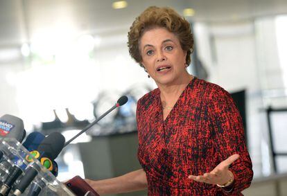 Dilma em coletiva de imprensa.