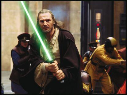 A trilogia que estreou duas décadas depois da original (1977), está ambientada 30 anos antes da história que serve de enredo para ‘Guerra nas Estrelas’. Aqui são mostradas a infância de Darth Vader, o passado de Obi-Wan Kenobi e o ressurgimento dos Sith. Na imagem, Qui-Gon Jinn, um Jedi interpretado por Liam Neeson, empunha seu sabre laser.