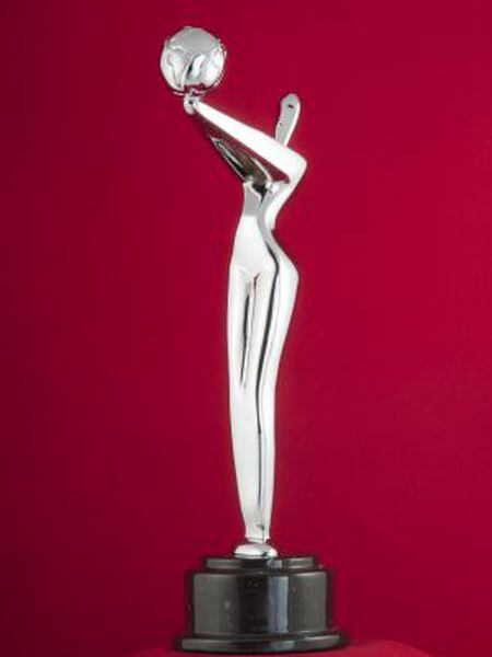 O troféu do prêmio Platino desenhado por Mariscal.