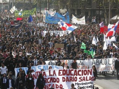 Estudantes manifestam-se pela educação no Chile.