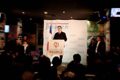 Mélenchon fala ontem à noite depois de sua derrota em Paris