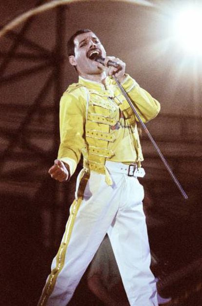 Freddie Mercury, em um show histórico nos anos 80