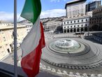 Genova (Italy), 31/03/2020.- An Italian flag flies on the Liguria region palace at half mast as a sign of mourning for the victims of the coronavirus, in Genova, Italy, 31 March 2020. Countries around the world are taking measures to stem the widespread of the SARS-CoV-2 coronavirus which causes the Covid-19 disease. (Italia) EFE/EPA/LUCA ZENNARO