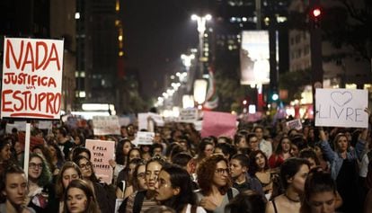 Manifestação em São Paulo na quarta-feira contra o machismo e em protesto ao estupro coletivo de uma jovem de 16 anos no Rio.