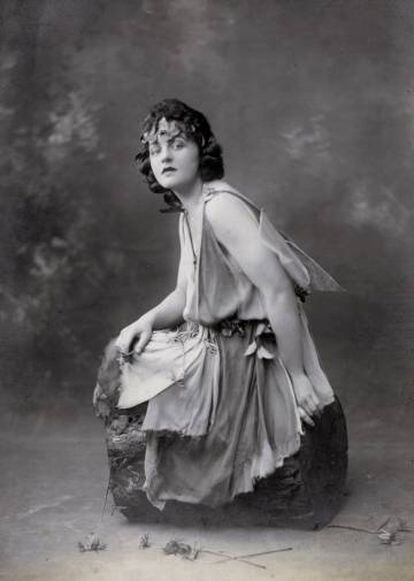 Pamela Lyndon Travers, por volta de 1924.