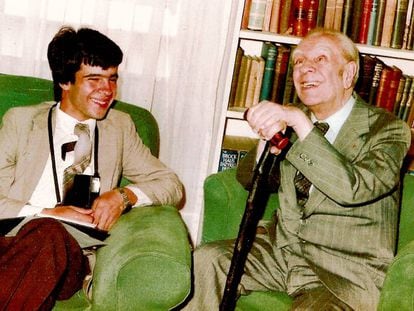 Claudio Pérez Míguez e Jorge Luis Borges em 1982 em Buenos Aires.