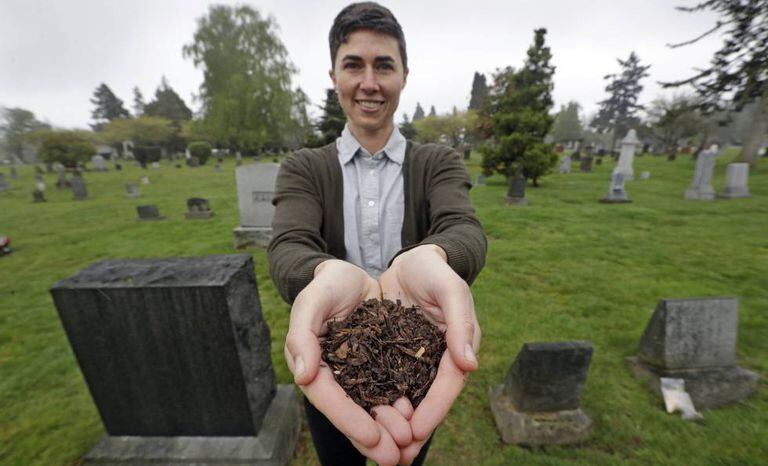 Katrina Spade, CEO da Recompose, empresa que pretende usar a compostagem como alternativa em vez de enterrar ou incinerar restos humanos.