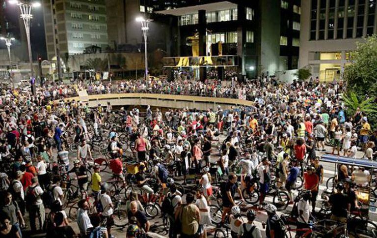 Ciclistas na Paulista.
