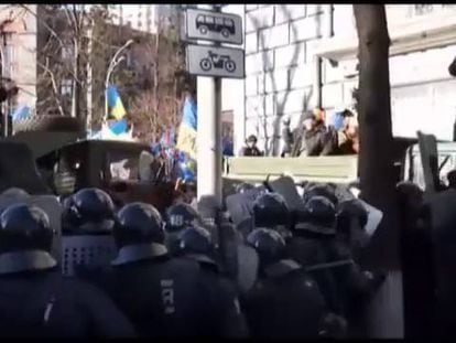 O protesto em frente ao Parlamento da Ucrânia é dissolvido com confrontos