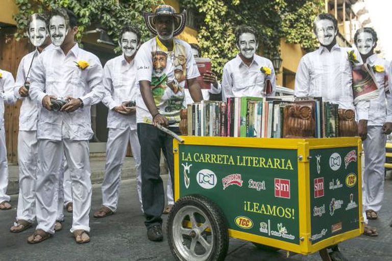 Martín Murillo, com seu carrinho literário.