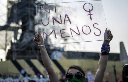 Mulheres participam de passeata contra a violência de gênero na Cidade do México.