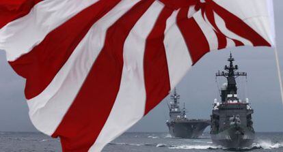 Dois 'destroyers' japoneses em 2012.