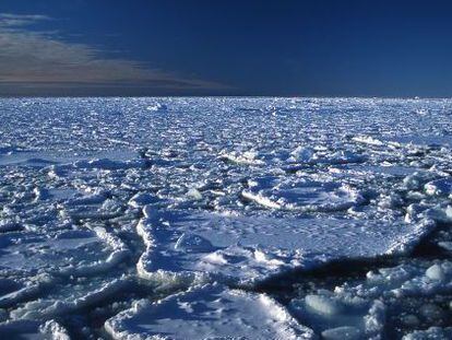 O gelo ártico está cada vez mais fino.