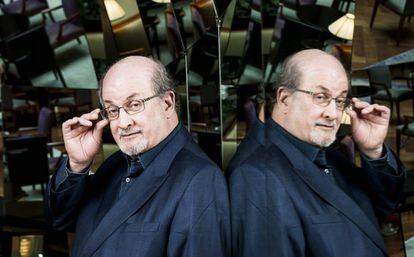 O romancista anglo-indiano Salman Rushdie.