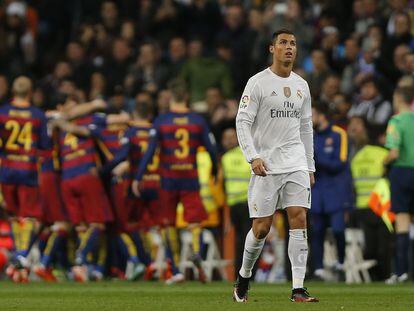 Esta é a imagem do último clássico, o do primeiro turno, em novembro do ano passado, quando o Barcelona ganhou por 4 a 0 no Santiago Bernabéu. Cristiano Ronaldo representa todo o madridismo naquele dia.