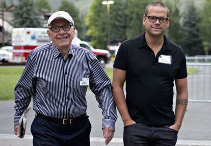 Rupert Murdoch, com seu filho Lachlan em julho de 2013.