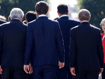 Theresa May, junto aos líderes dos países da UE.