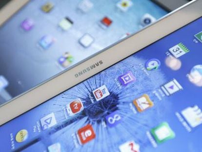 Um Galaxy Tab da Samsung e um iPad da Apple.