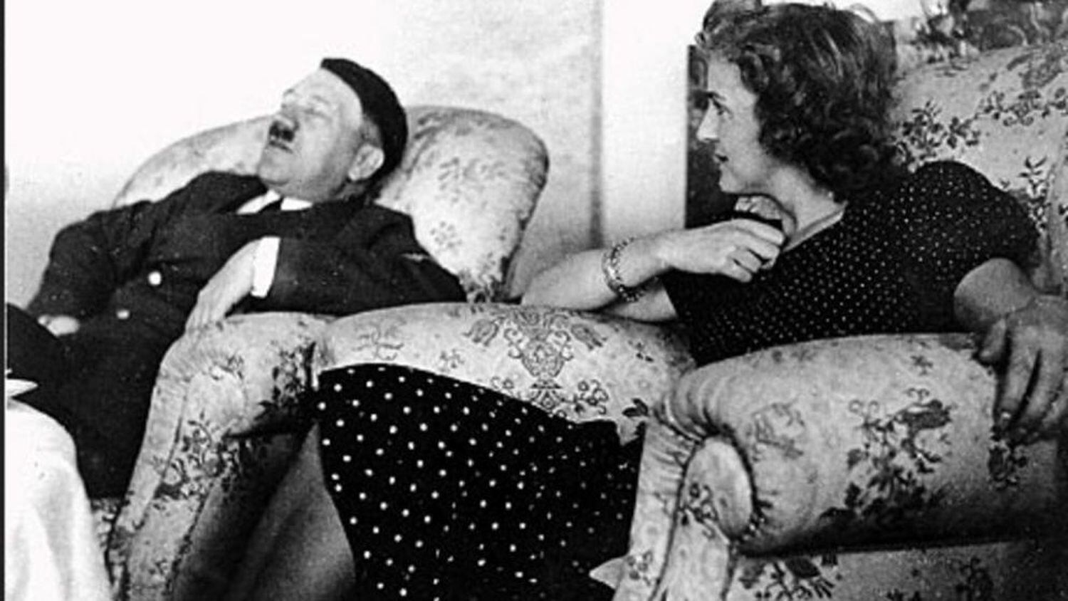 Hitler descansando com Eva Braun.