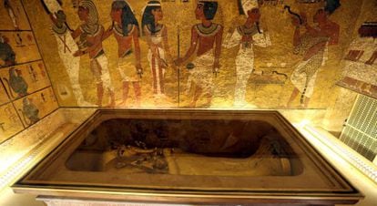 Interior da tumba do faraó Tutancâmon, em Luxor.