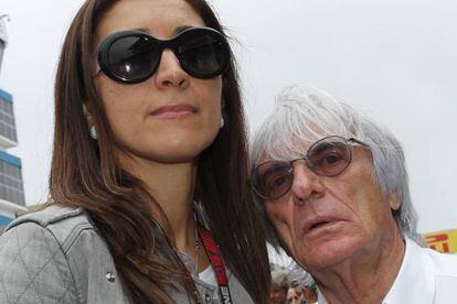 Ecclestone, com Fabiana Flosi, sua mulher atual.