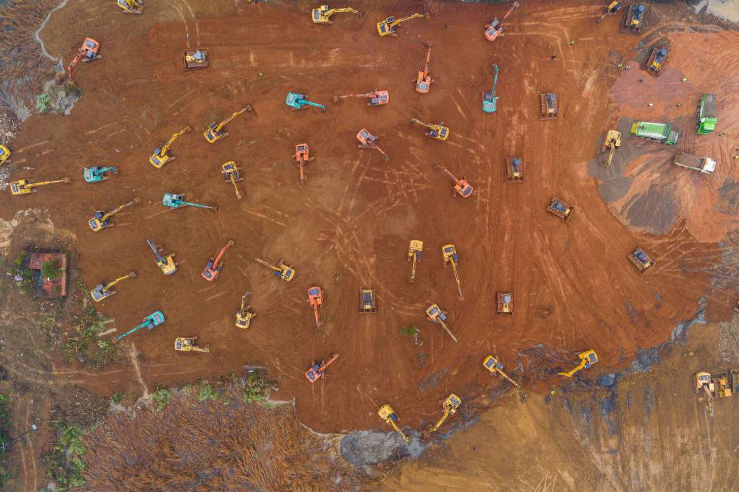 Para Araujo, esta imagem surpreende. "Nunca tínhamos visto tantas máquinas e tão próximas, um exército de escavadoras". |