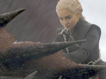 Emilia Clarke, como Daenerys Targaryen, em uma cena de 'Game of Thrones'.