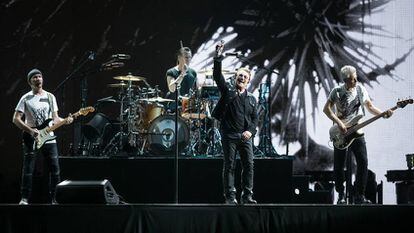 Trecho do show do U2 em Barcelona.