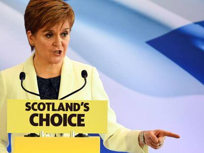 A chefa do Executivo escocês, Nicola Sturgeon, em Edimburgo, nesta sexta-feira.