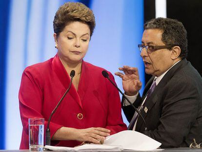 Dilma conversa com João Santana em 2014.